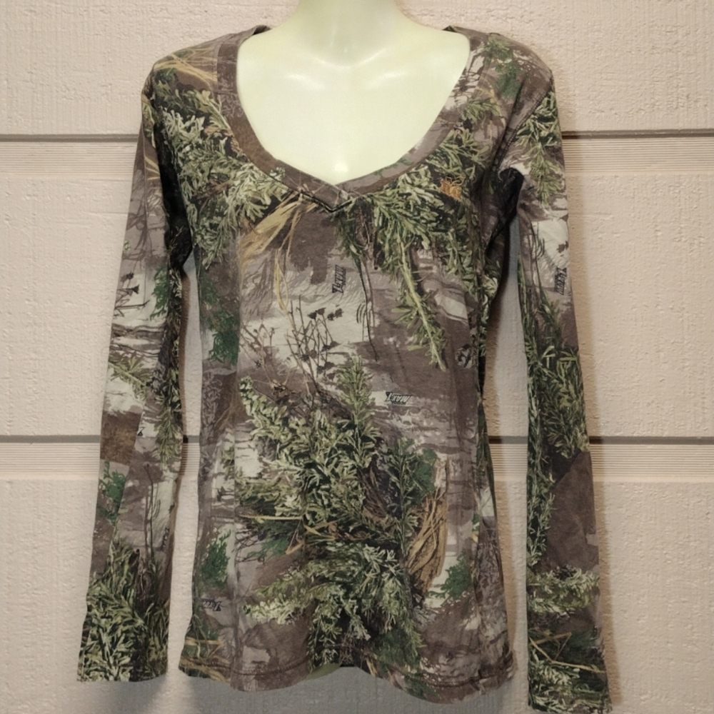 Realtree Girl v-neck camo top XL